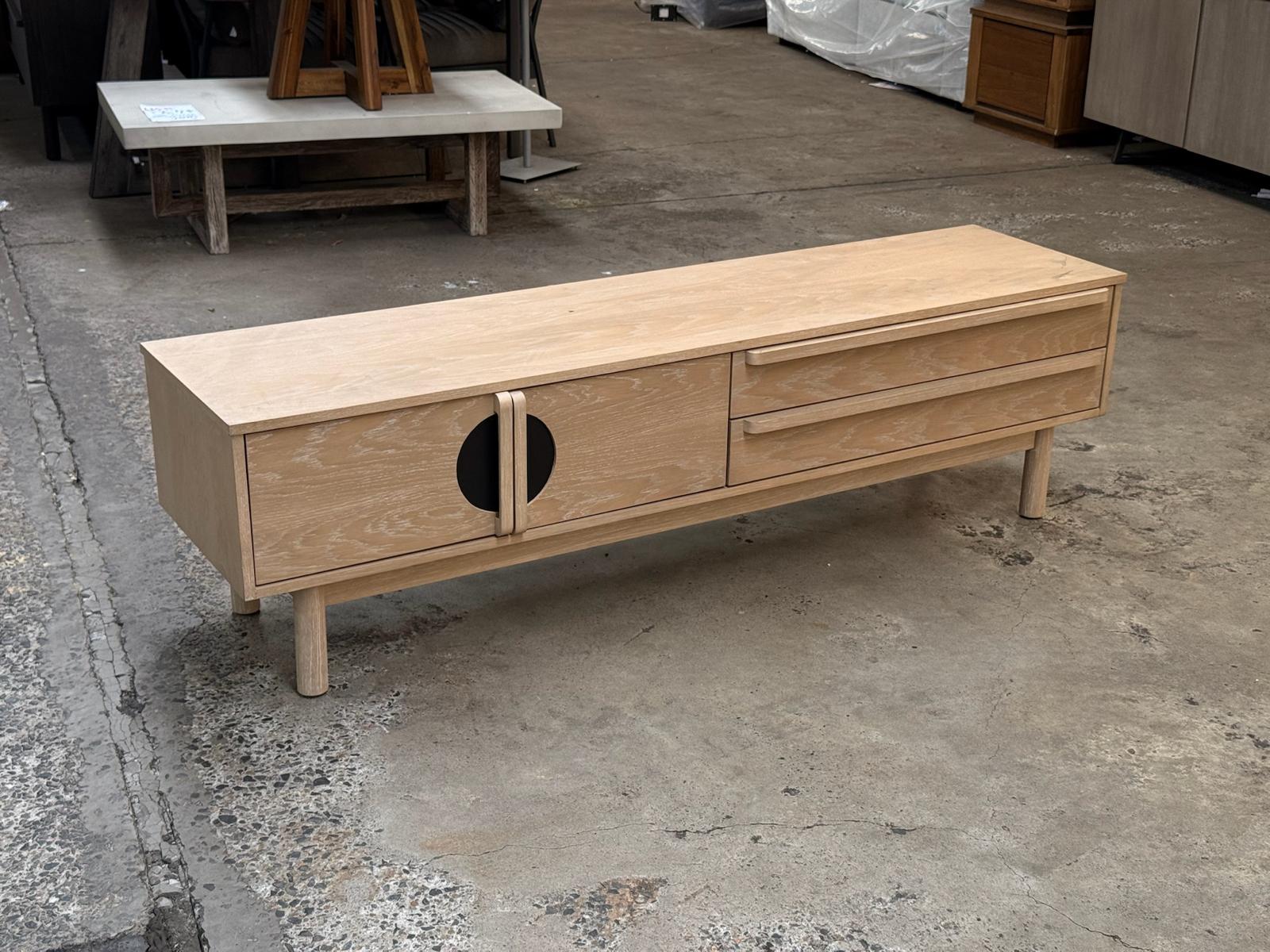 Maui Entertainment Unit