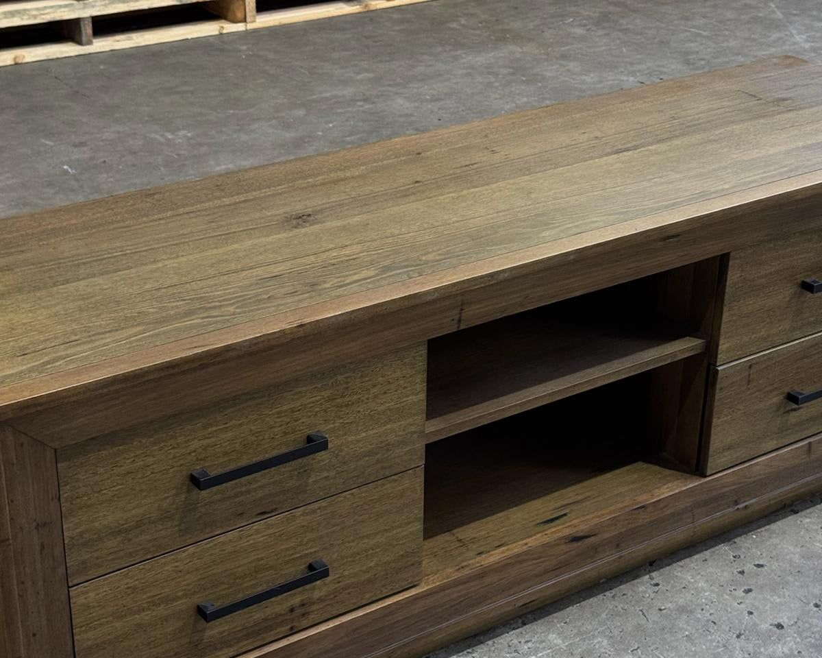 Reef Entertainment Unit