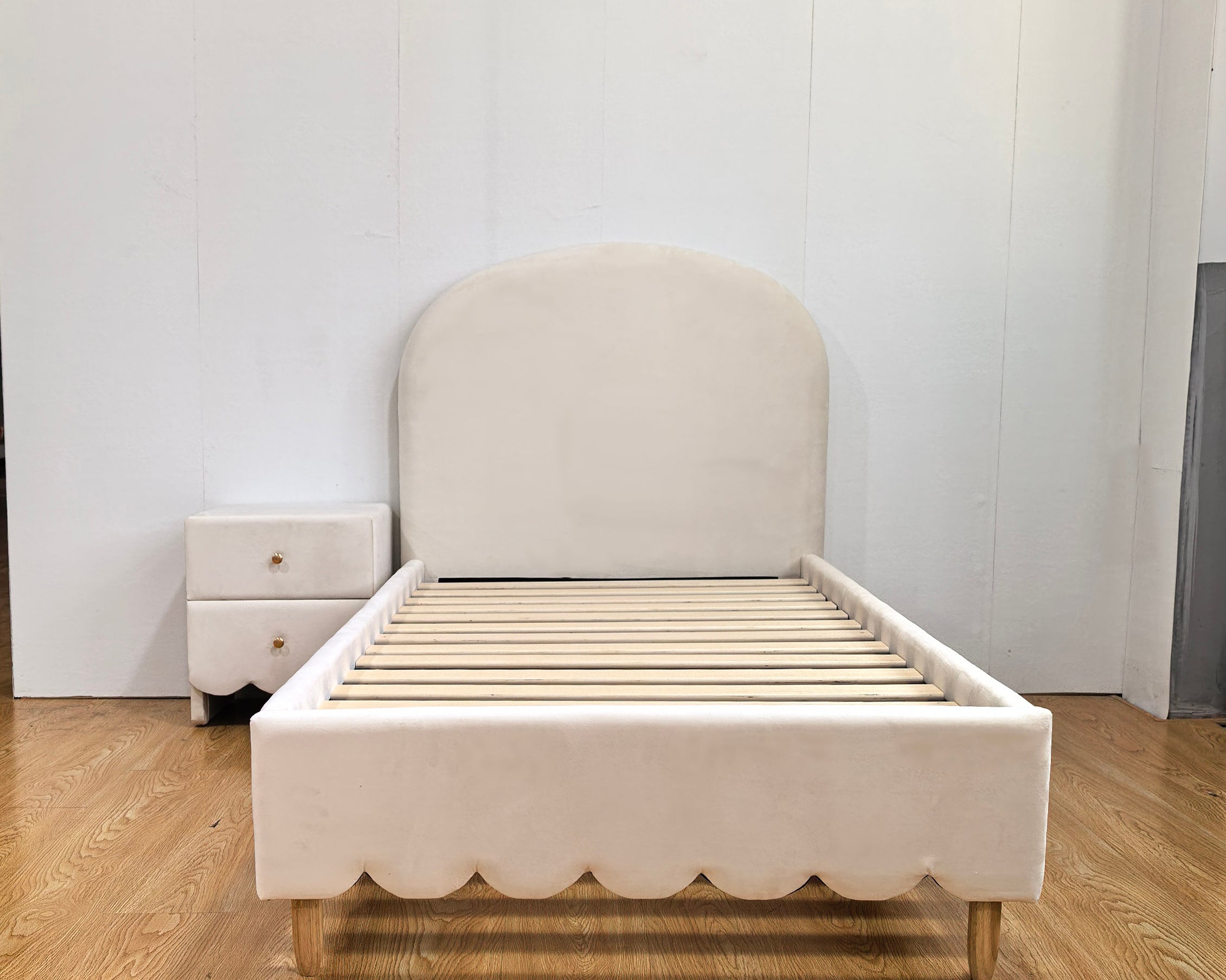 Scalloped Single Velvet Bed